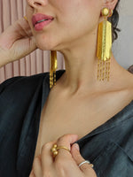 Load image into Gallery viewer, Gold Tassel Earring