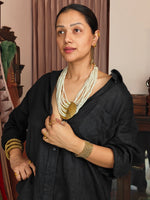 Load image into Gallery viewer, White Moti Necklace with Pendant